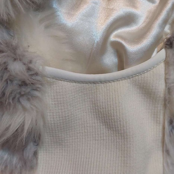 Faux Fur belted grey/white Vest - Picture 3 of 13